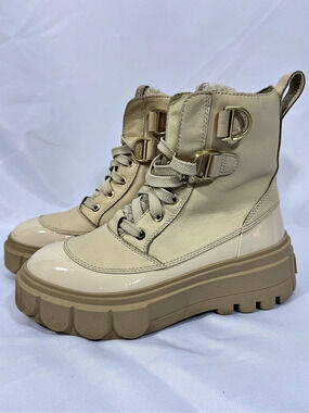 SOREL Caribou X Lace Cozy Waterproof Boots in a bleached ceramic and oatmeal sz8